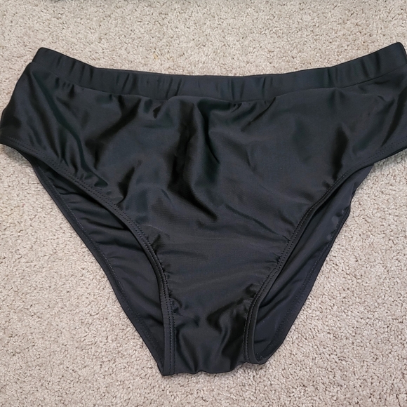 Green Palm print swimsuit - Picture 2 of 9